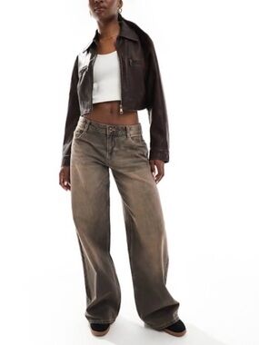 Bershka Wide-Leg Low Rise Jeans in Faded Brown Wash
